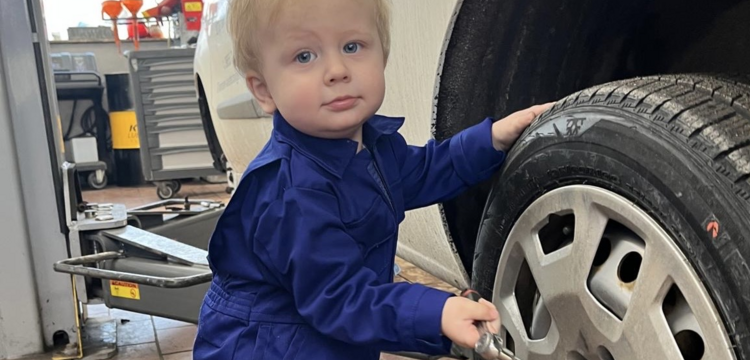 Alex Grieb, Zukünftiger Azubi 2041